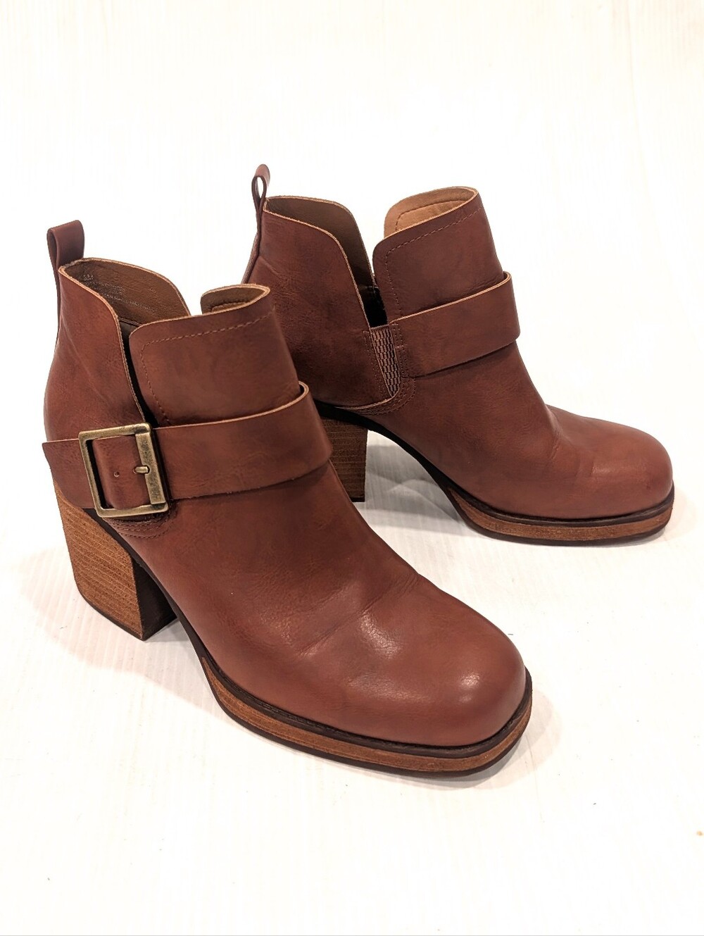 KORKS Kari Women's Cognac Brown Leather Block Heel Ankle Booties Size 8.5